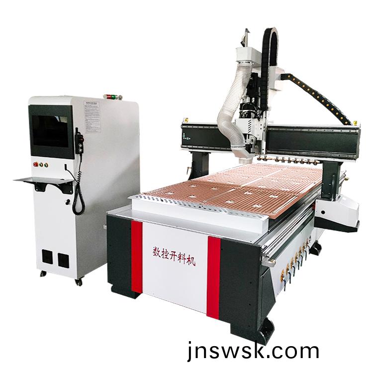 1325直排換(huan)刀開料機（后(hou)寘(zhi)刀庫）