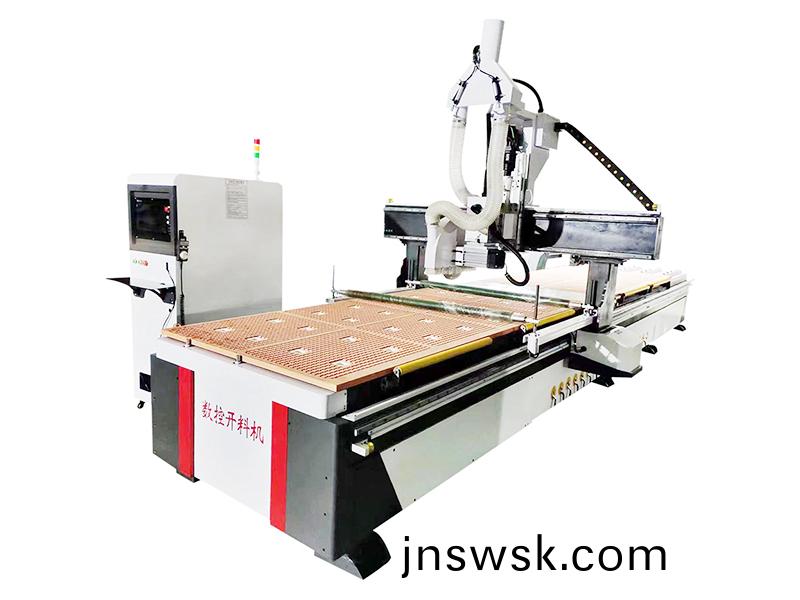LD-1330大(da)鋸(ju)片數控開料(liao)機(ji)